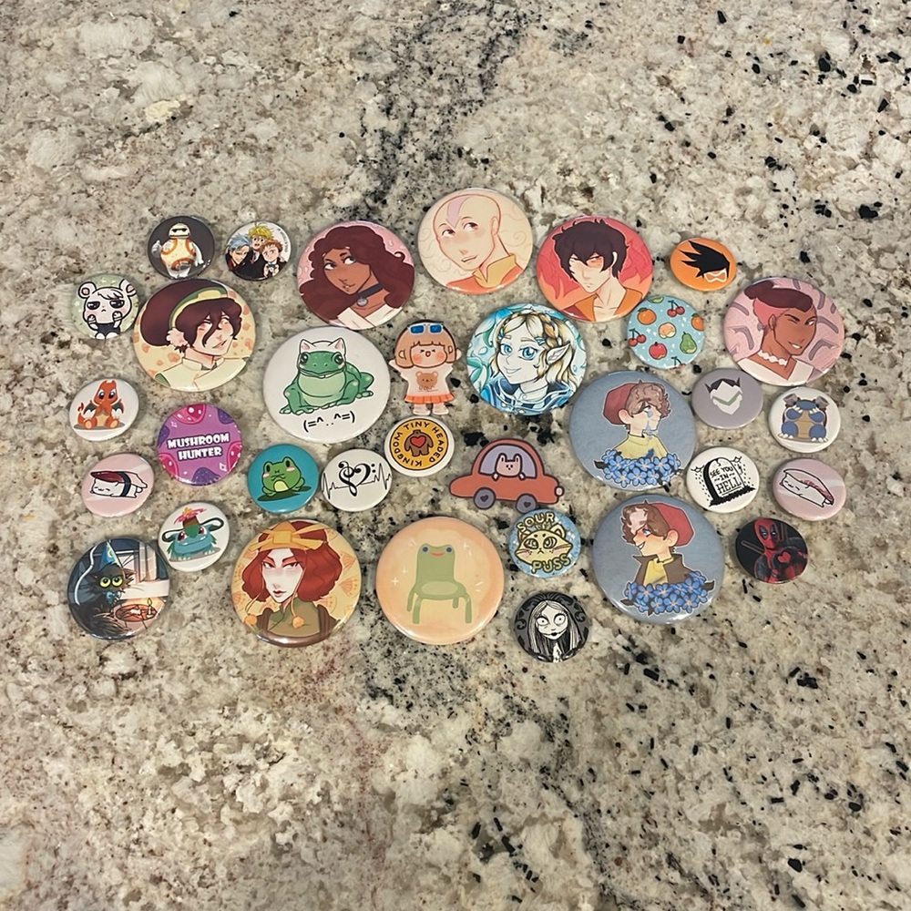 33 Pins Lot